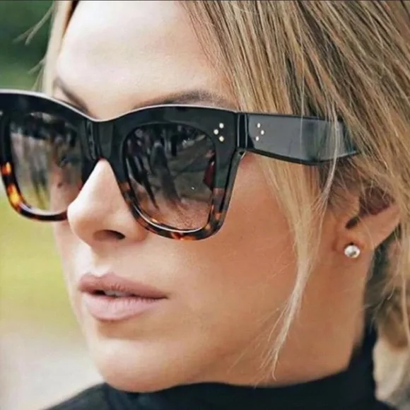 Think Vintage Online | Accessories | Trendy Tortoise Glasses  display picture 3